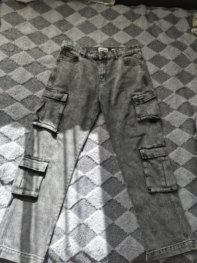 Pantalones cargo gris y ceniza. - miniatura 2