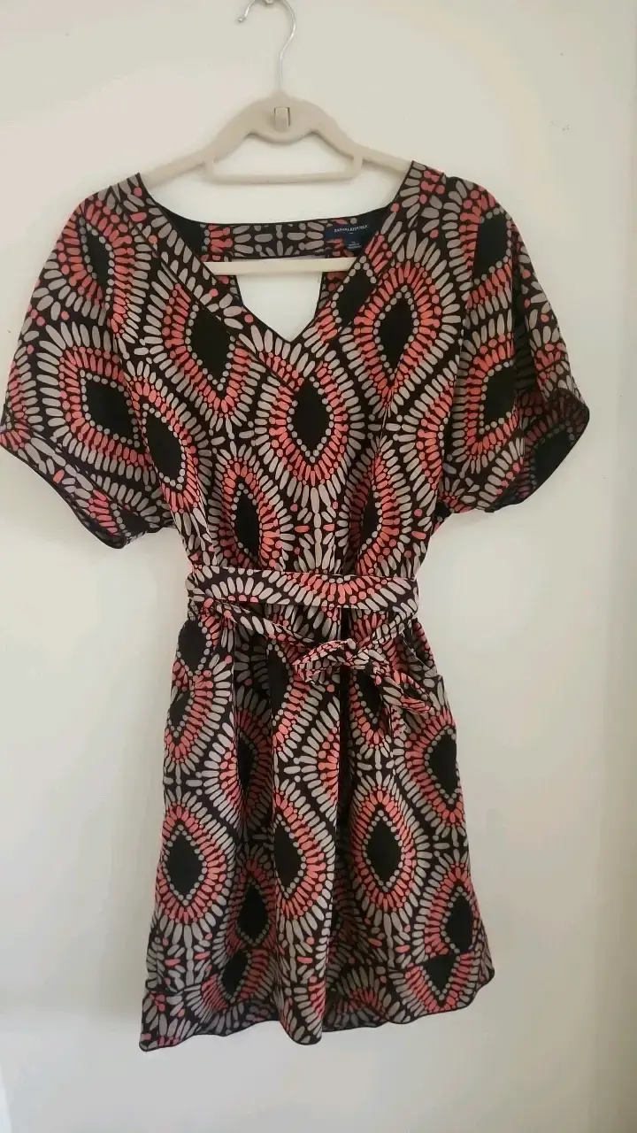 Vestido Banana Republic estampado geométrico - 4