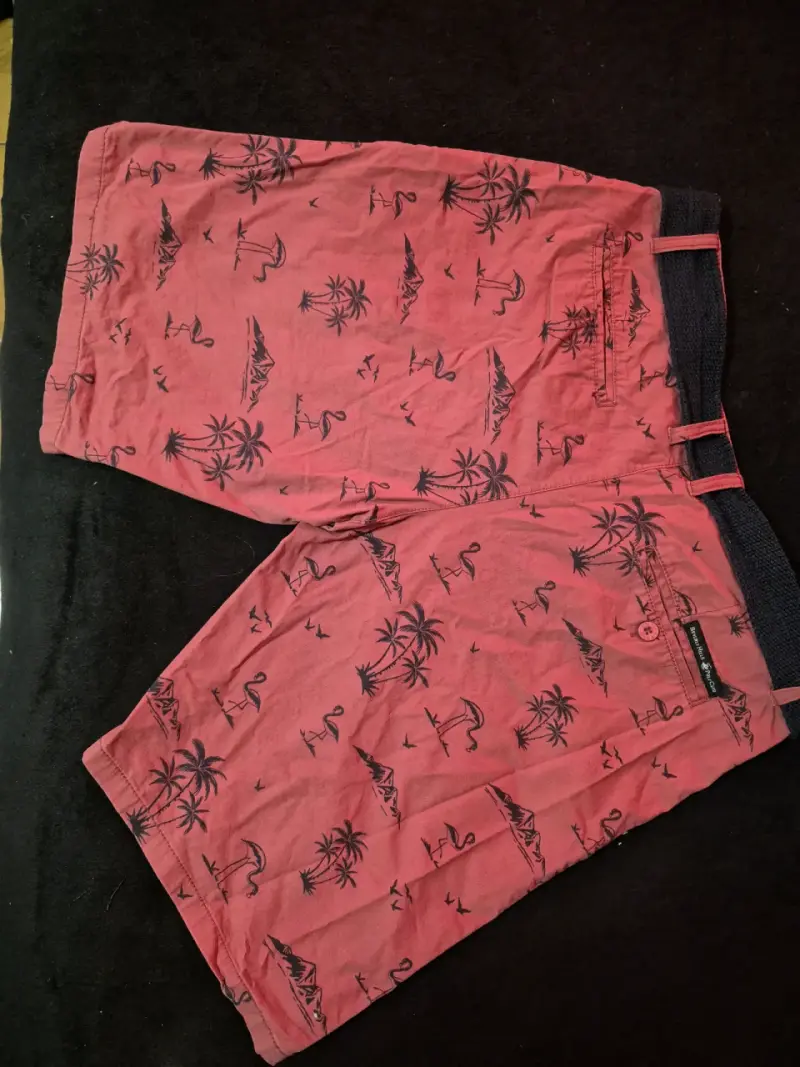 Bermudas rojas con estampado tropical - 2