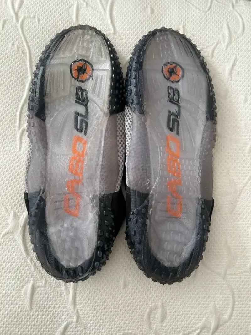 Zapatos de Agua Cabo Sub Negros y Blancos - 2