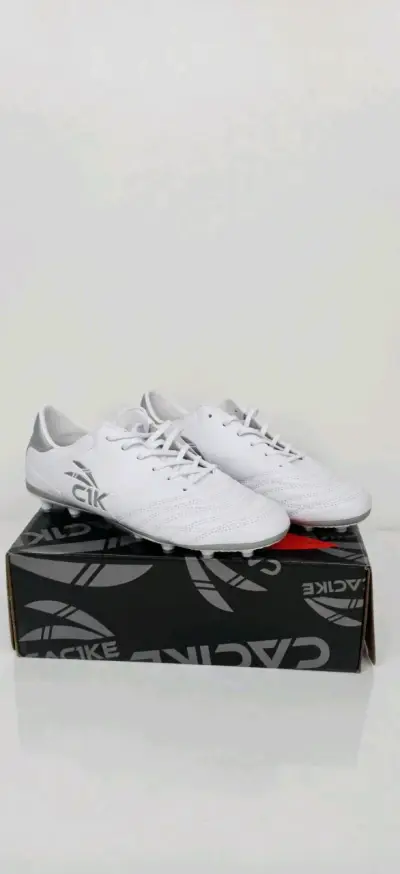 Zapatillas de futbol ultimas unidades - miniatura 2