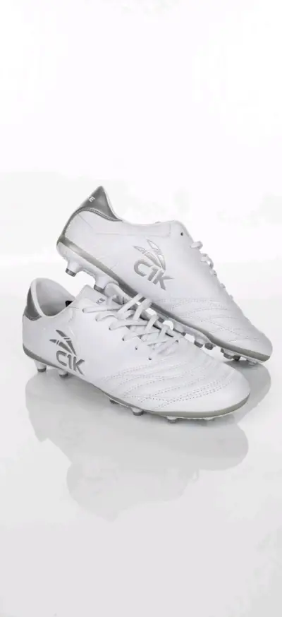 Zapatillas de futbol ultimas unidades - miniatura 3