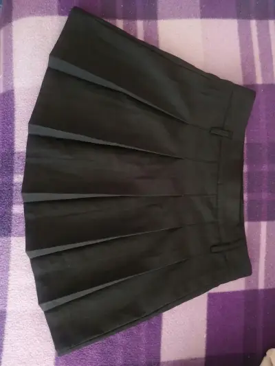 Falda plisada negra para mujer - miniatura 1