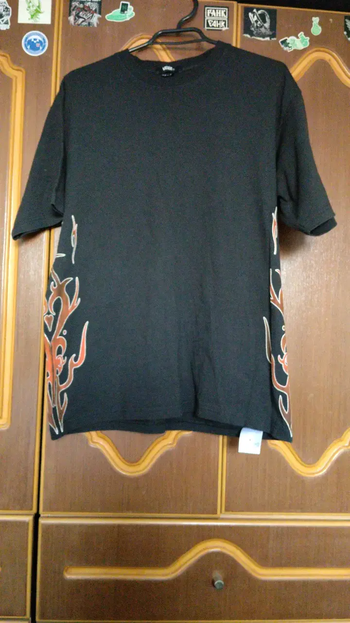 Polera negra Vans con diseño de llamas - 1