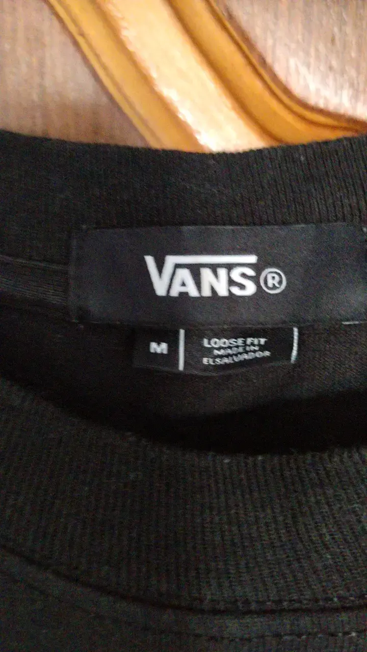 Polera negra Vans con diseño de llamas - 2
