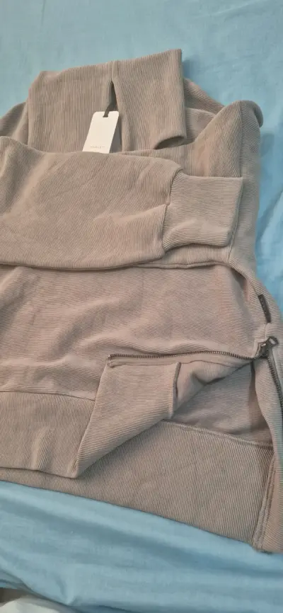 Polerón Varley gris con cuello alto - miniatura 3