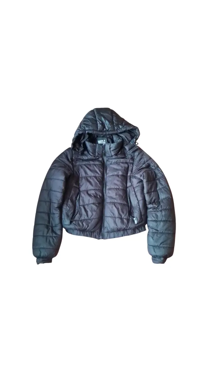 Chaqueta acolchada negra con capucha removible - 1