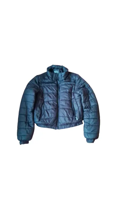 Chaqueta acolchada negra con capucha removible - miniatura 2