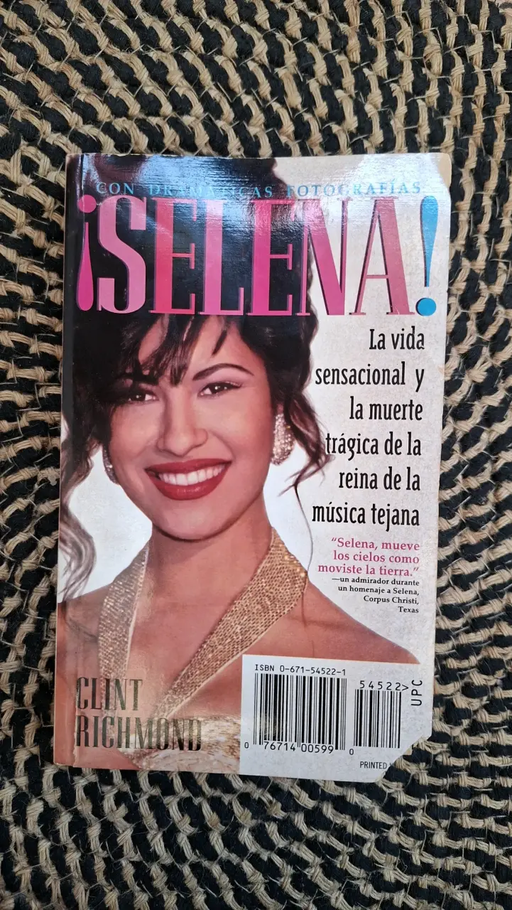 Libro biográfico 'Selena!' de Clint Richmond - 2