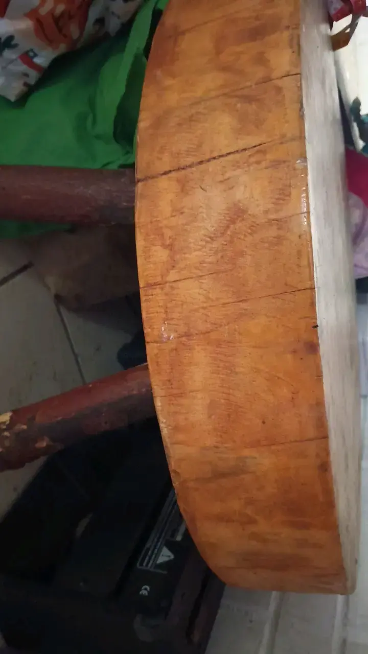 Mesa rústica de madera redonda - 2