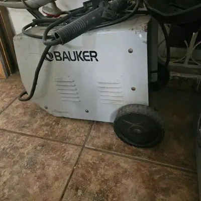 Soldadora Bauker portátil usada - miniatura 1