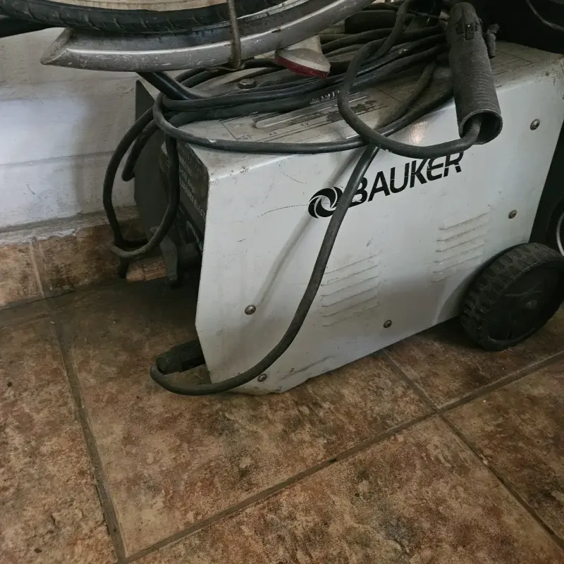 Soldadora Bauker portátil usada - 2