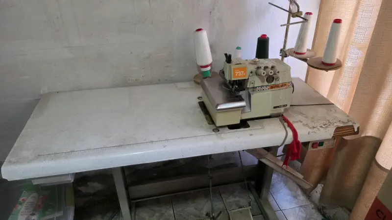 Máquina Overlock Siruba 737D en buen estado - 2
