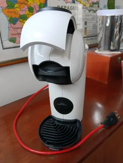 Cafetera Dolce Gusto Genio S Plus Blanca - miniatura 2
