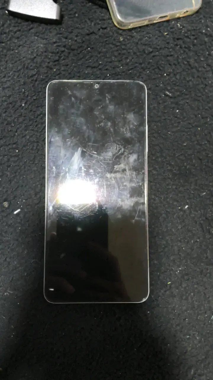 Smartphone ZTE con triple cámara trasera - 1