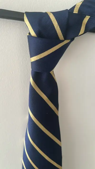 Corbata de seda azul con rayas doradas - miniatura 2
