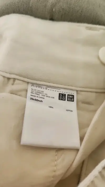Pantalones beige Uniqlo de algodón - miniatura 4