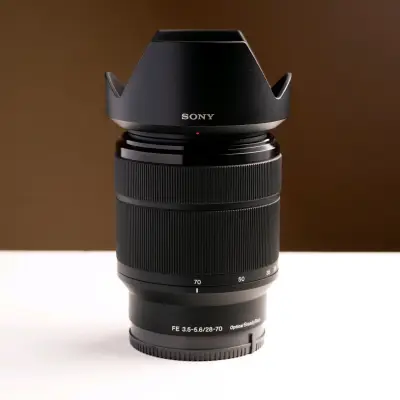 Lente Sony FE 28-70mm f/3.5-5.6 OSS / Semi Nuevo - miniatura 1
