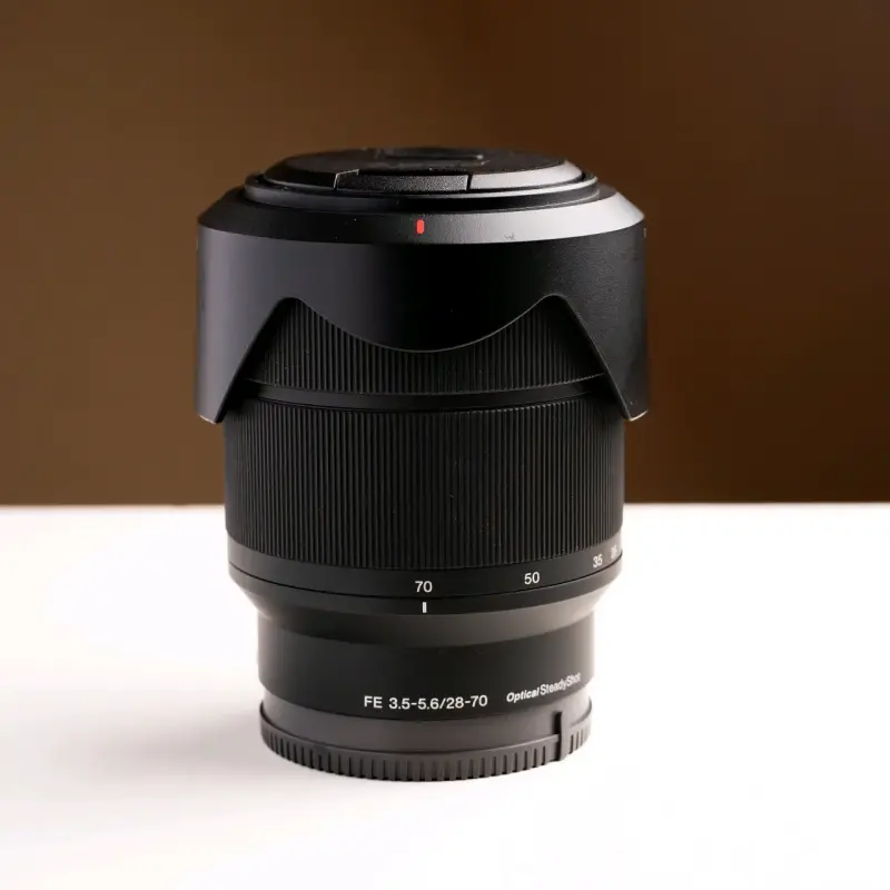 Lente Sony FE 28-70mm f/3.5-5.6 OSS / Semi Nuevo - 2