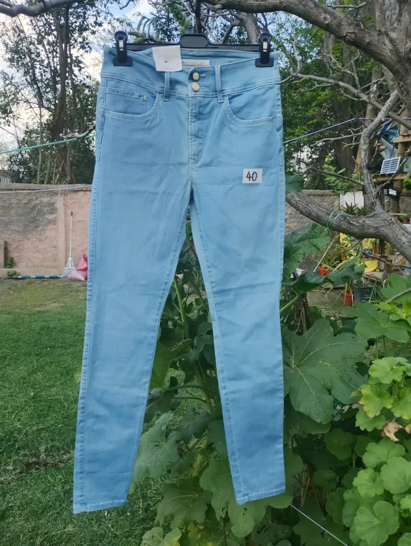 Jeans celestes talla 40 para mujer - 1