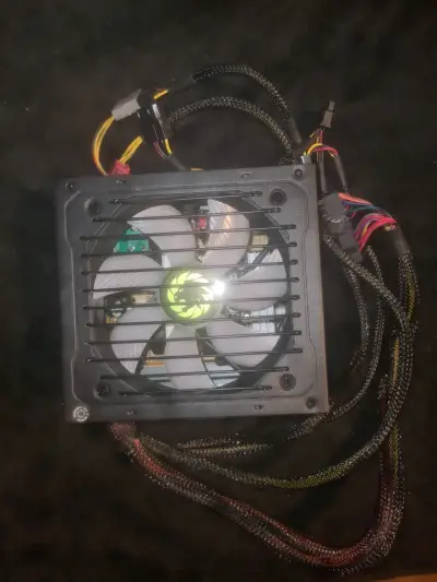 Fuente de Poder GameMax VP-350-RGB 350W - miniatura 1