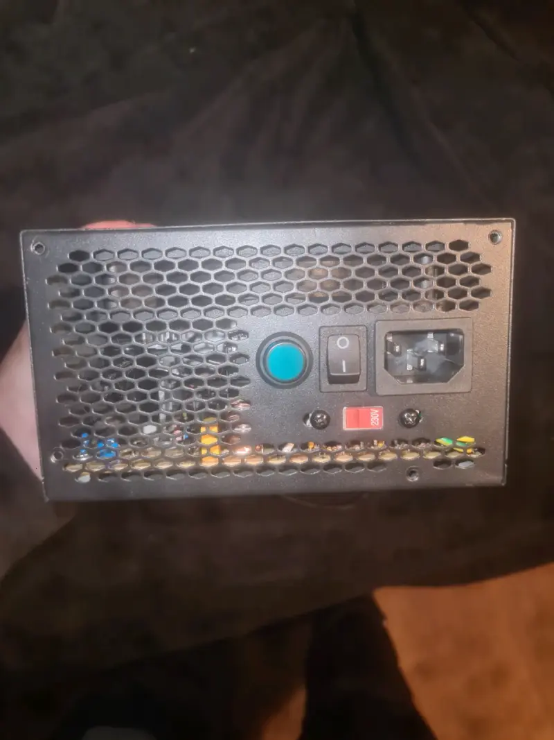 Fuente de Poder GameMax VP-350-RGB 350W - 4