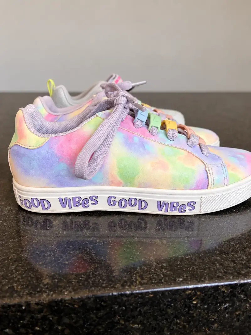 Zapatillas Skechers para niños con diseño colorido - 2