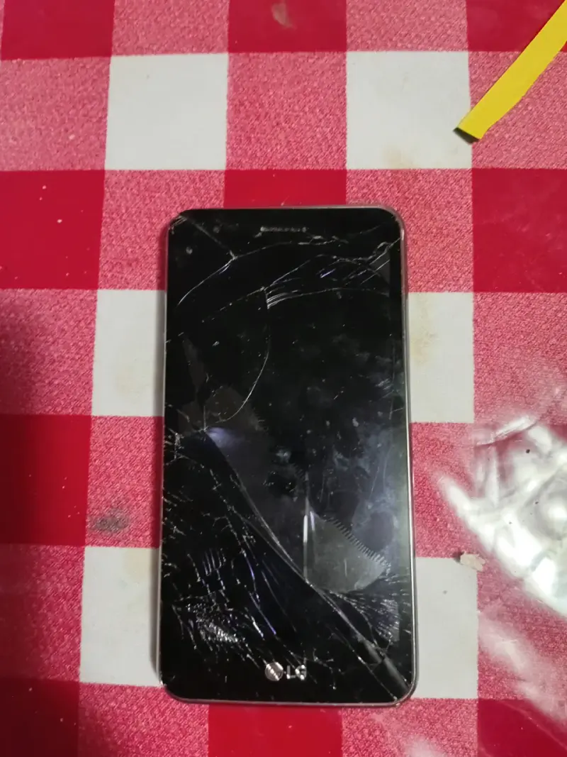 Celular LG K8 usado, para reparación o repuesto - 2