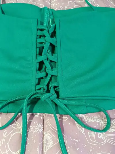 Top verde con tirantes ajustables Talla XS - miniatura 2