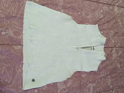 Chaleco sin mangas blanco con cierre - miniatura 1