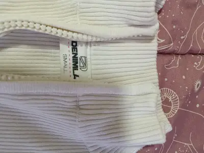 Chaleco sin mangas blanco con cierre - miniatura 2