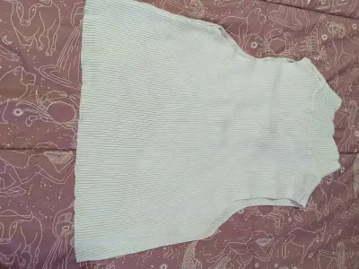 Chaleco sin mangas blanco con cierre - miniatura 3