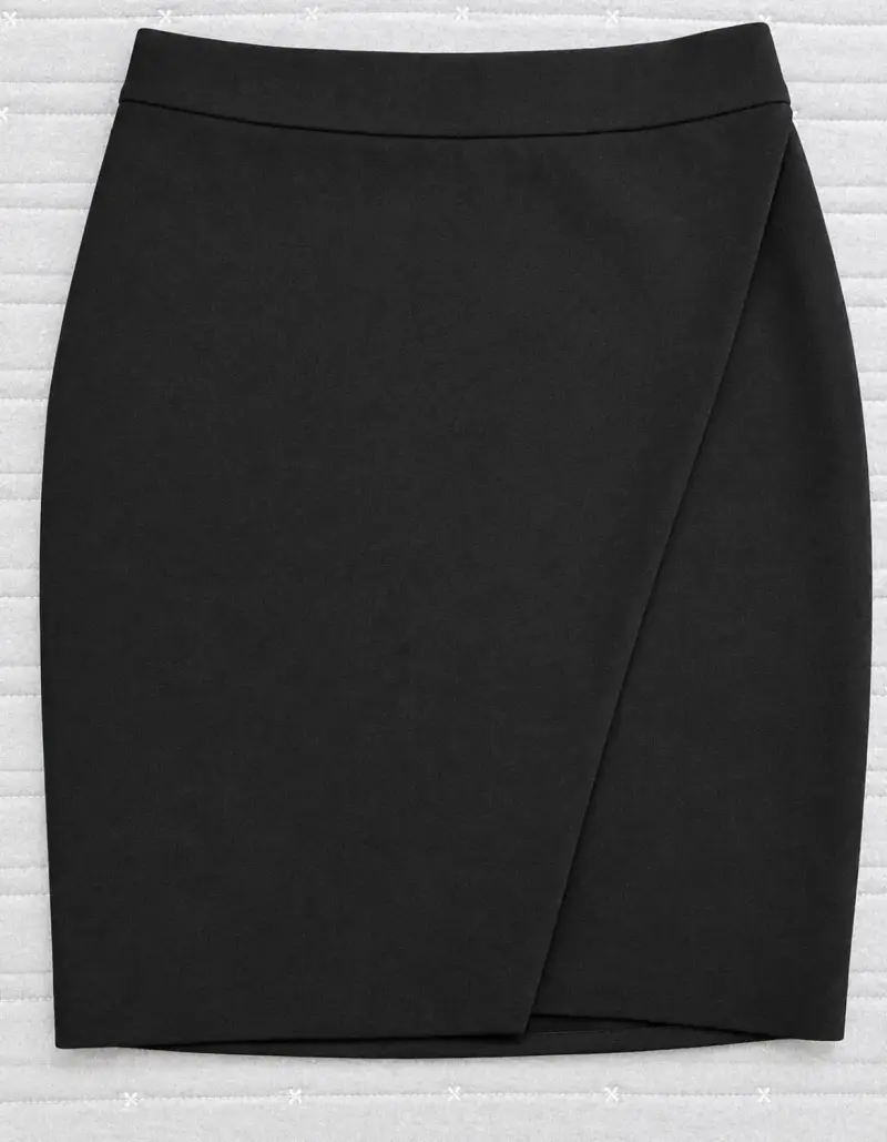Falda corta negra Armani Exchange elegante - 1