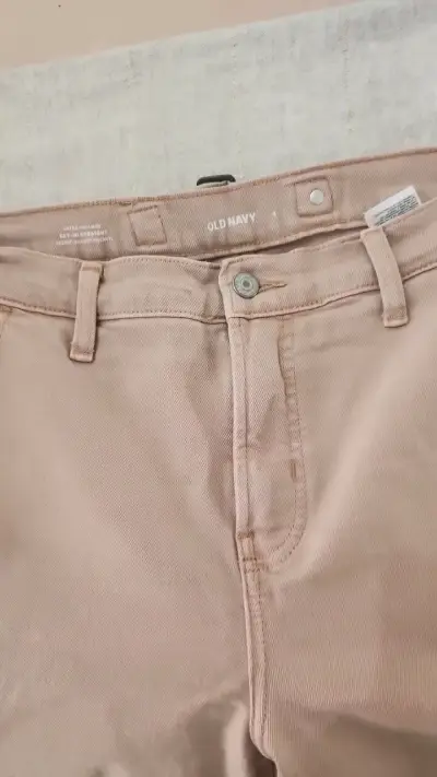 Pantalones beige Old Navy para mujer - miniatura 1