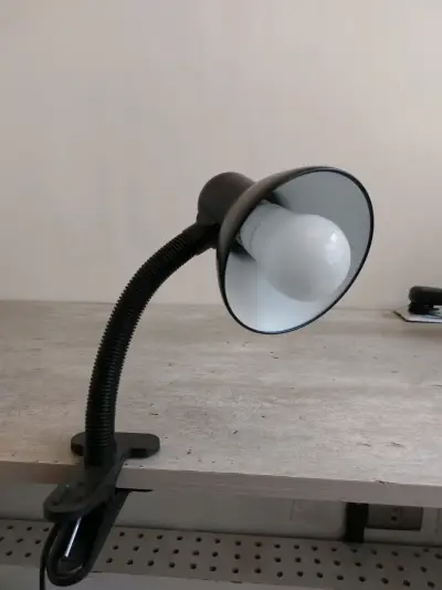 Lámpara de escritorio con clip flexible - miniatura 1