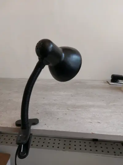 Lámpara de escritorio con clip flexible - miniatura 2