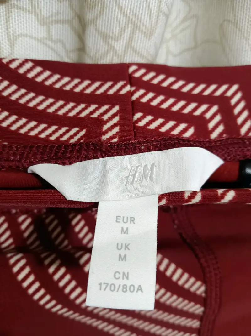 Leggings estampados rojos H&M talla M - 2