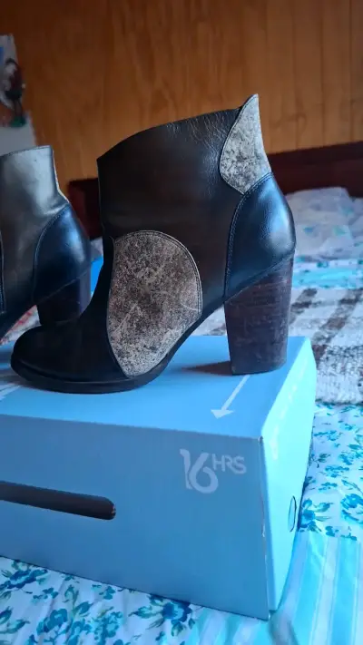 Botines de cuero negro 16HRS con tacón alto - miniatura 1
