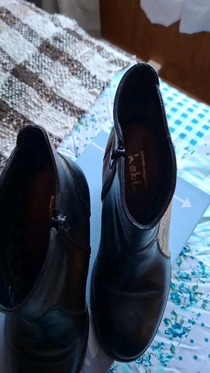 Botines de cuero negro 16HRS con tacón alto - 5