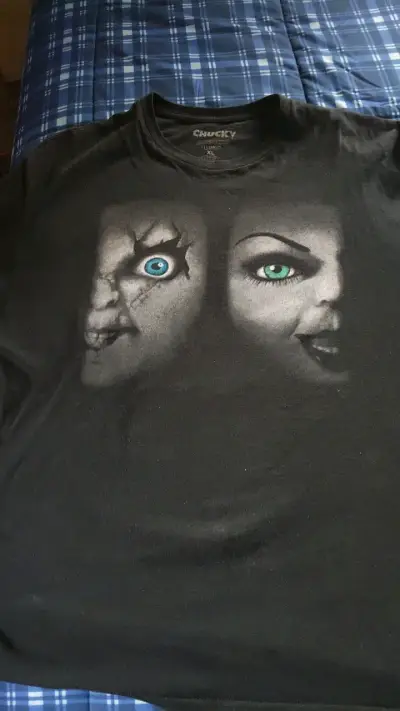 Polera negra Chucky con diseño de caras - miniatura 1