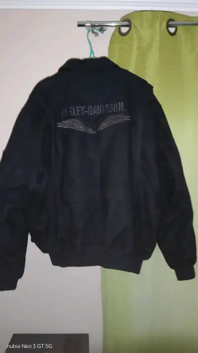 Chaqueta de lana Harley-Davidson negra con parches - miniatura 2