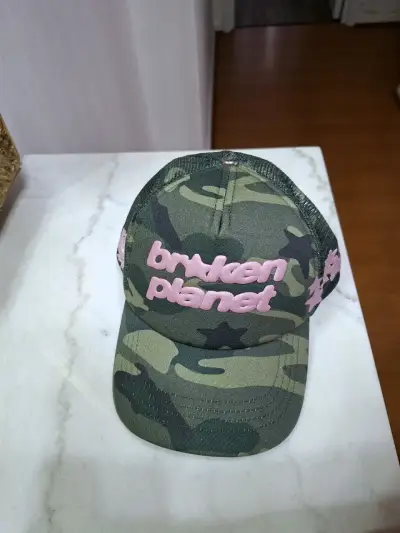 Gorra camuflada Broken Planet con diseño rosa - miniatura 4