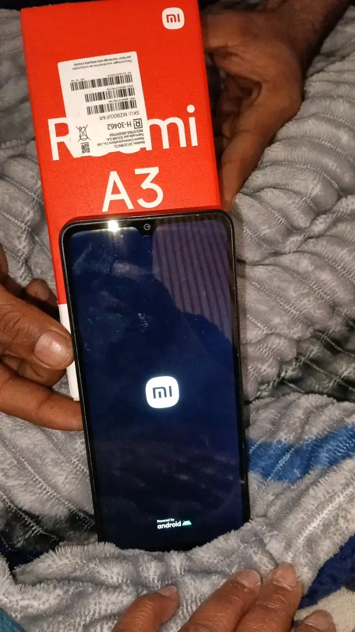 Smartphone Xiaomi Redmi A3 con caja