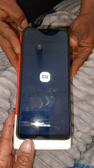 Smartphone Xiaomi Redmi A3 con caja - miniatura 2