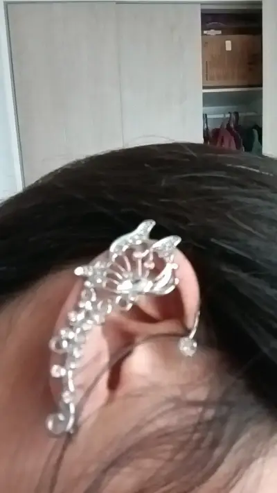 Aros de mariposa estilo ear cuff plateados - miniatura 2
