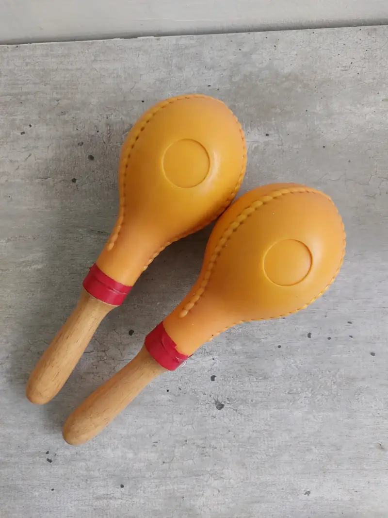 Maracas de madera y plástico color naranja - 2