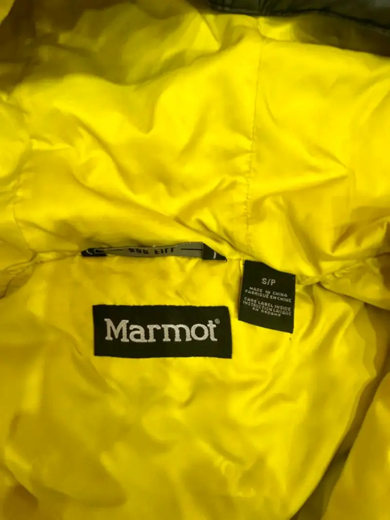 Chaqueta de plumas Marmot gris con capucha - 2