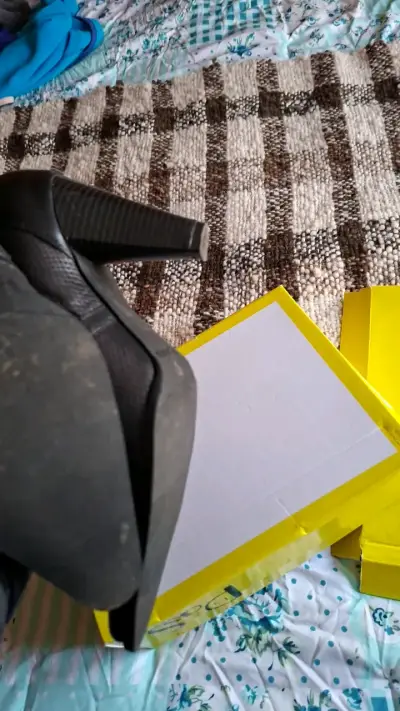 Botines de cuero negro con tacón alto número 35 - miniatura 5