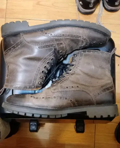 Botas de cuero marrón Clarks con suela resistente - miniatura 1