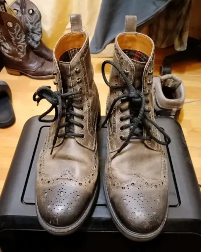 Botas de cuero marrón Clarks con suela resistente - miniatura 2